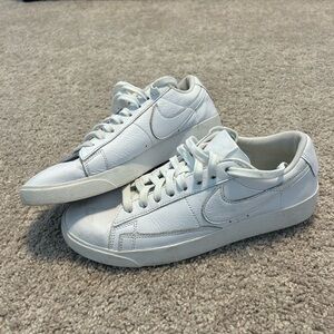 White Nike low tops